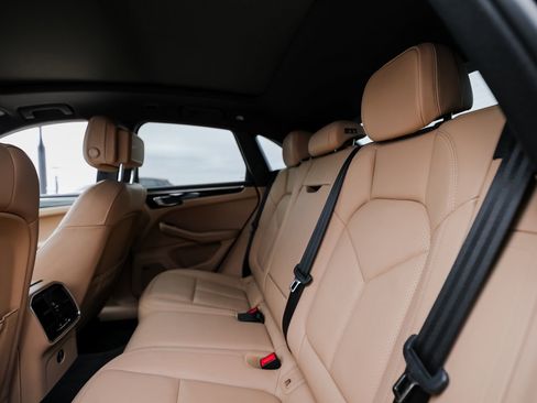 Certified 2023 Porsche Macan image 24