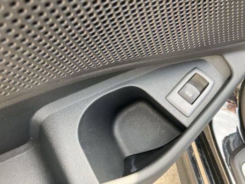 Used 2025 BMW 330i xDrive Sedan w/ Convenience Package image 11