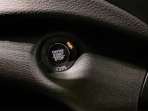 Used 2019 Jeep Cherokee Latitude Plus w/ Cold Weather Group image 31