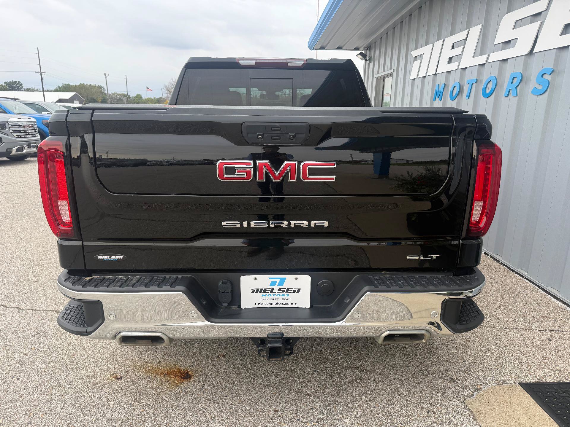 Used 2021 GMC Sierra 1500 SLT w/ SLT Premium Plus Package AWD/4WD image 7