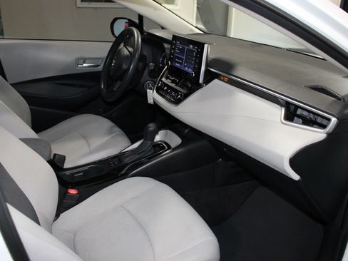 Used 2020 Toyota Corolla LE FWD image 24