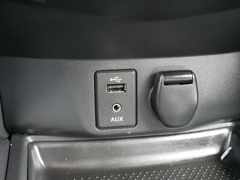 Used 2016 Nissan Rogue S image 33