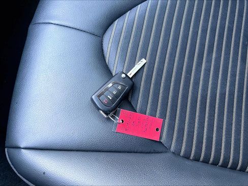 Used 2024 Toyota Camry SE image 15