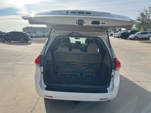 Used 2013 Toyota Sienna LE FWD image 22