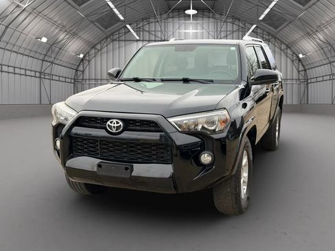 Used 2016 Toyota 4Runner SR5 image 3