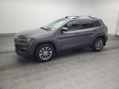 Used 2019 Jeep Cherokee Latitude Plus image 2