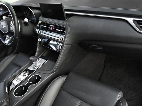 Used 2025 Genesis G70 2.5T image 13