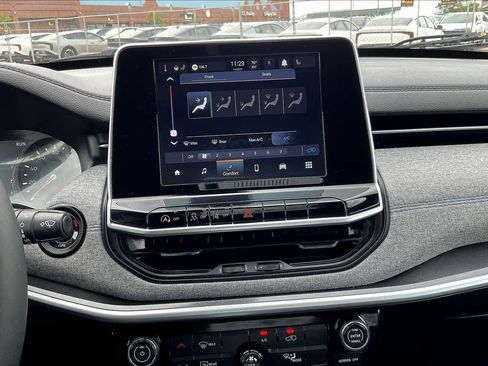 Used 2025 Jeep Compass Latitude image 15