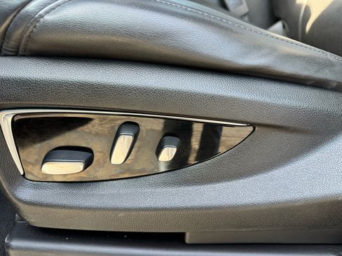 Used 2019 Cadillac Escalade Luxury image 17