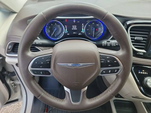 Used 2021 Chrysler Pacifica Touring-L FWD image 24