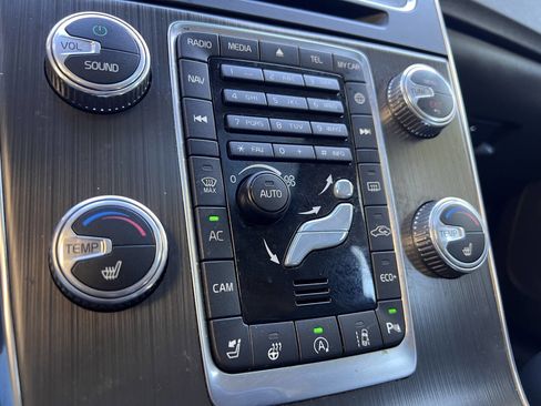 Used 2015 Volvo V60 T5 Platinum image 18