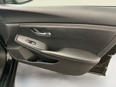 Used 2024 Nissan Sentra SV FWD image 32