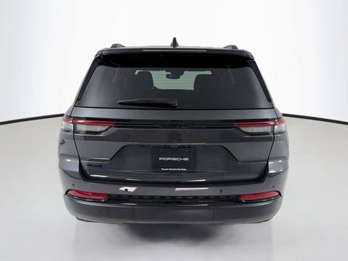 Used 2022 Jeep Grand Cherokee Altitude AWD/4WD image 23