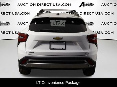 Used 2025 Chevrolet Trax LT w/ Driver Confidence Package FWD image 3