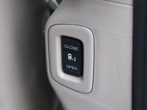 Used 2015 Honda Odyssey Touring image 24