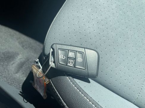 Used 2025 Volkswagen Jetta SE image 24