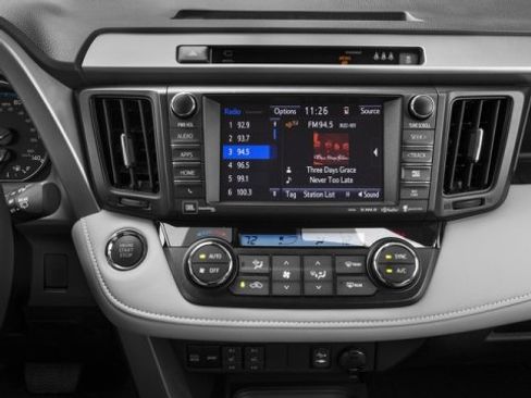 Used 2017 Toyota RAV4 Platinum image 10