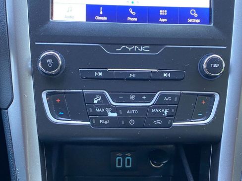 Used 2020 Ford Fusion SE FWD image 28