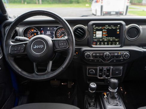 Used 2022 Jeep Wrangler Unlimited Sport AWD/4WD image 13
