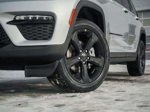 New 2025 Jeep Grand Cherokee Limited w/ Black Appearance Package image 6