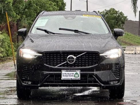 Used 2025 Volvo XC60 B5 Plus image 9