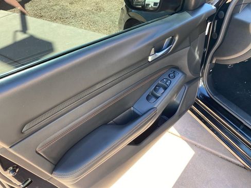 Used 2021 Nissan Altima 2.5 SR w/ SR Premium Package image 23