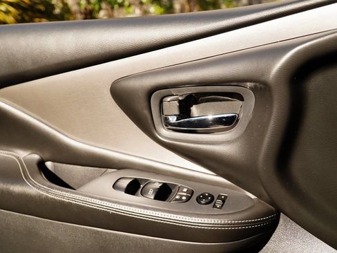 Used 2019 Nissan Murano S image 28