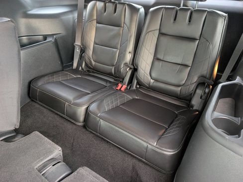 Used 2018 Ford Explorer Platinum AWD/4WD image 17