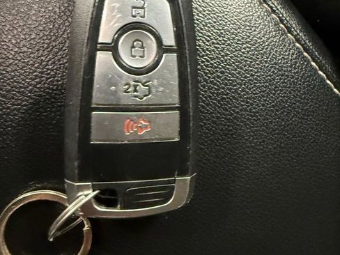 Used 2020 Ford Fusion SE image 27