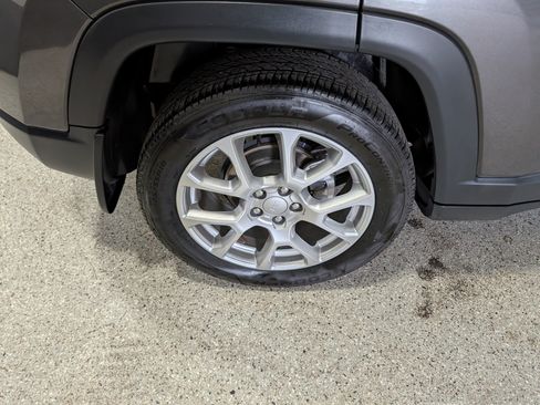 Used 2024 Jeep Compass Latitude AWD/4WD image 11