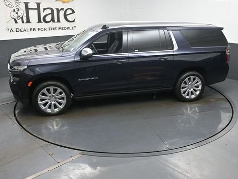 Used 2024 Chevrolet Suburban Premier w/ Premium Package 2 AWD/4WD image 63