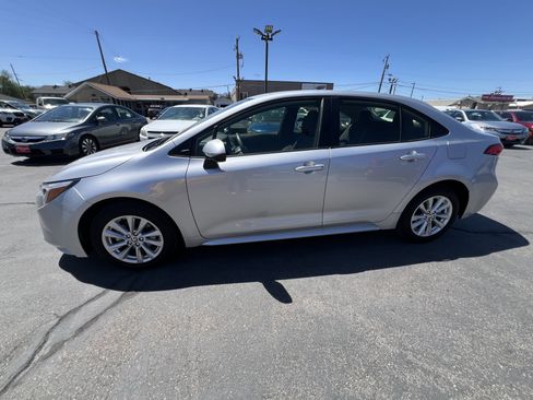 Used 2024 Toyota Corolla LE w/ LE Convenience Package FWD image 4