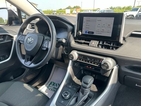 Used 2025 Toyota RAV4 XLE AWD/4WD image 32