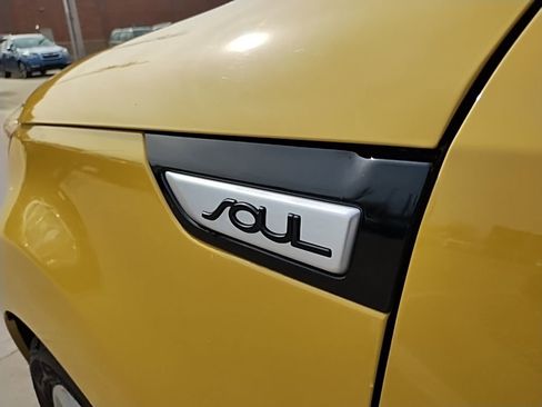 Used 2015 Kia Soul + w/ Audio Package image 12
