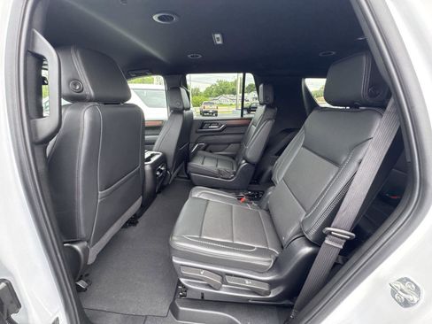 Used 2025 GMC Yukon Denali AWD/4WD image 9