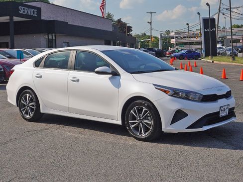 Used 2024 Kia Forte LXS w/ LXS Technology Package FWD image 2