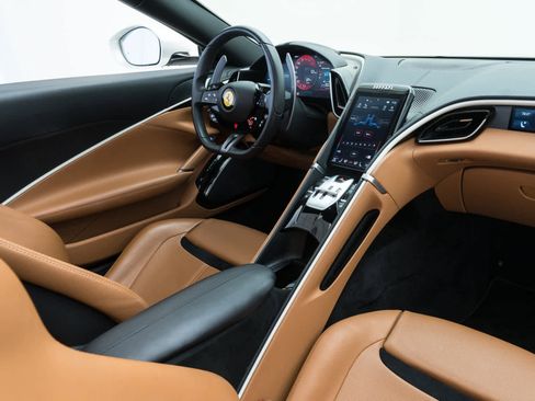 Used 2024 Ferrari Roma Spider image 28