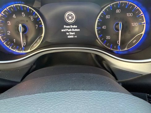 Used 2025 Chrysler Pacifica Limited FWD image 9