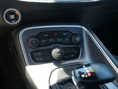 Used 2018 Dodge Challenger R/T RWD image 21