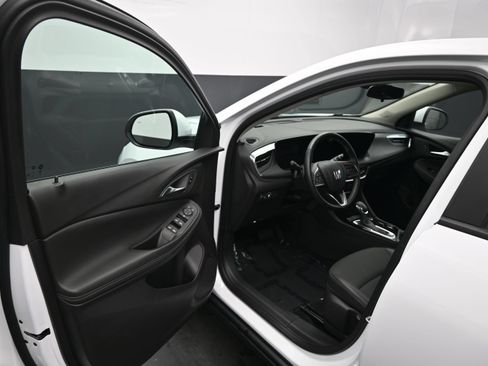 Used 2025 Buick Encore GX Preferred AWD/4WD image 17