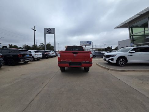 Used 2024 Nissan Titan SV w/ SV Convenience Package image 9
