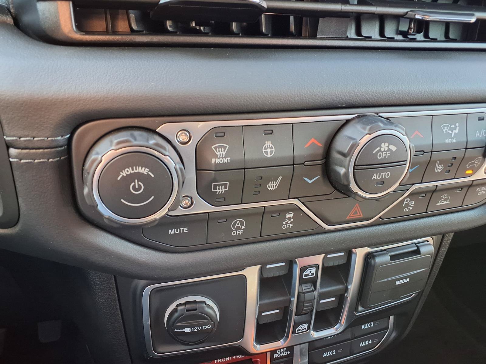 New 2026 Jeep Gladiator Mojave AWD/4WD image 14