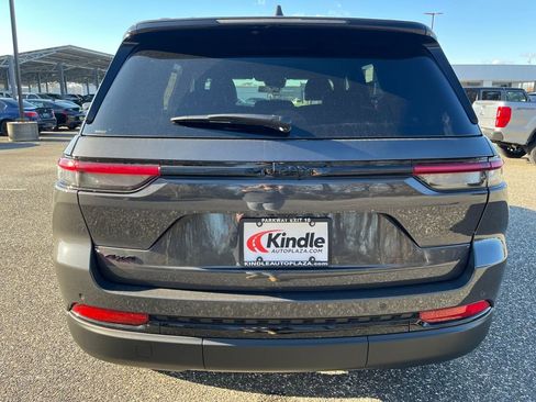 New 2025 Jeep Grand Cherokee Altitude image 25