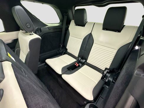Used 2024 Land Rover Discovery Dynamic SE AWD/4WD image 22