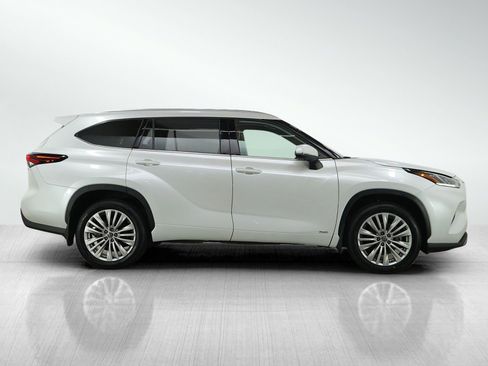 Used 2025 Toyota Highlander Platinum AWD/4WD image 6