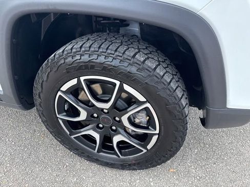 Used 2025 Jeep Compass Trailhawk image 7