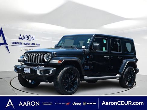 Used 2025 Jeep Wrangler Unlimited Sahara AWD/4WD image 1