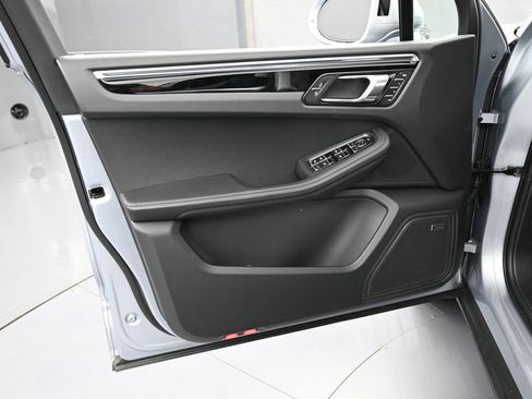 Certified 2026 Porsche Macan AWD/4WD image 15