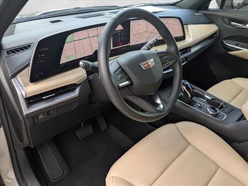 Used 2025 Cadillac XT4 Premium Luxury image 10