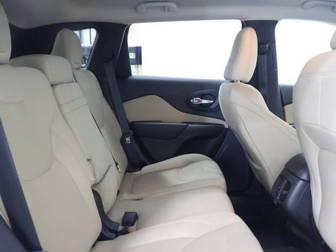 Used 2015 Jeep Cherokee Latitude FWD image 24